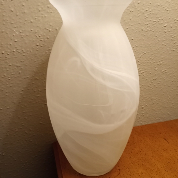 Frosted Swirl Glass Vase - Picture 7 of 7